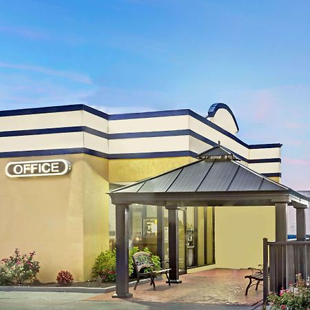 Days Inn By Wyndham Norfolk Military Circle Eksteriør billede