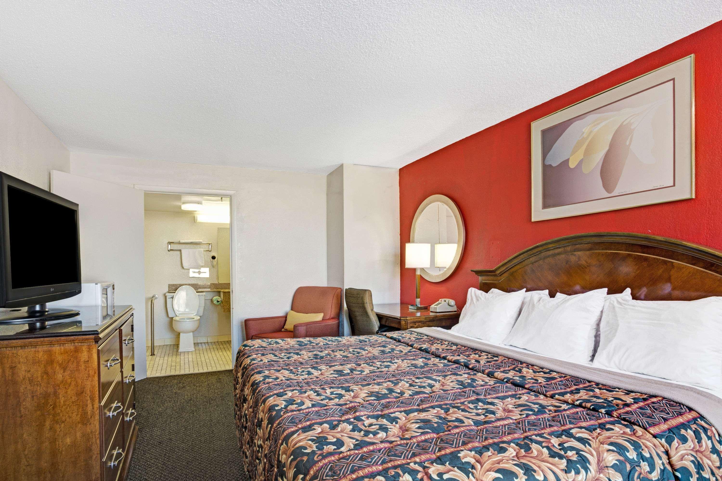Days Inn By Wyndham Norfolk Military Circle Eksteriør billede