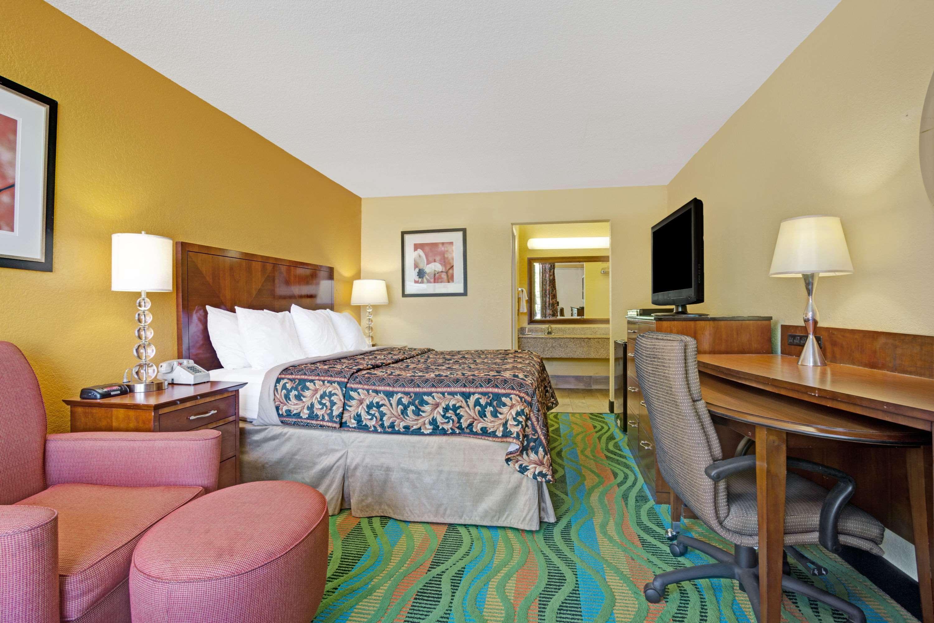 Days Inn By Wyndham Norfolk Military Circle Eksteriør billede