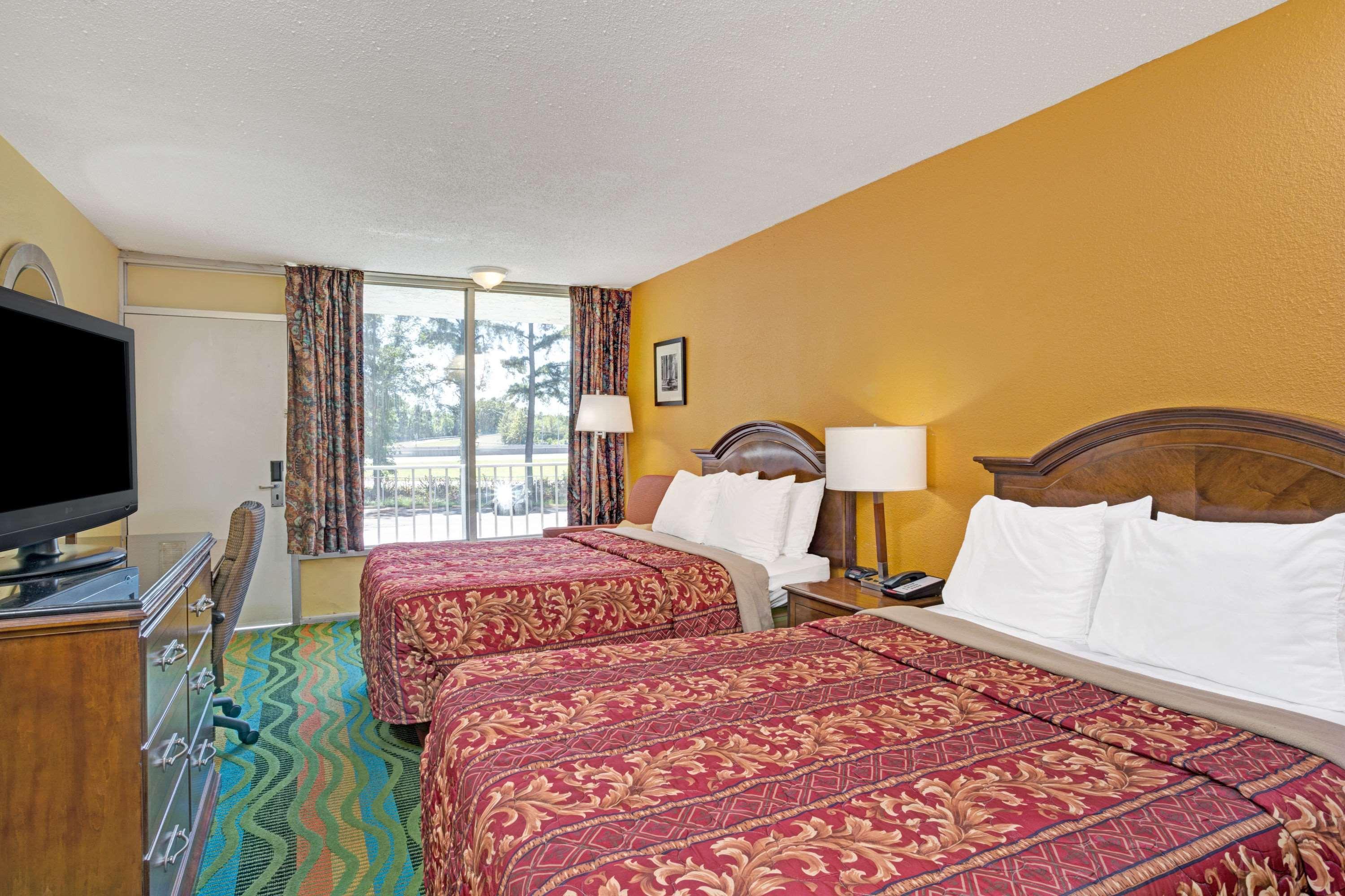 Days Inn By Wyndham Norfolk Military Circle Eksteriør billede