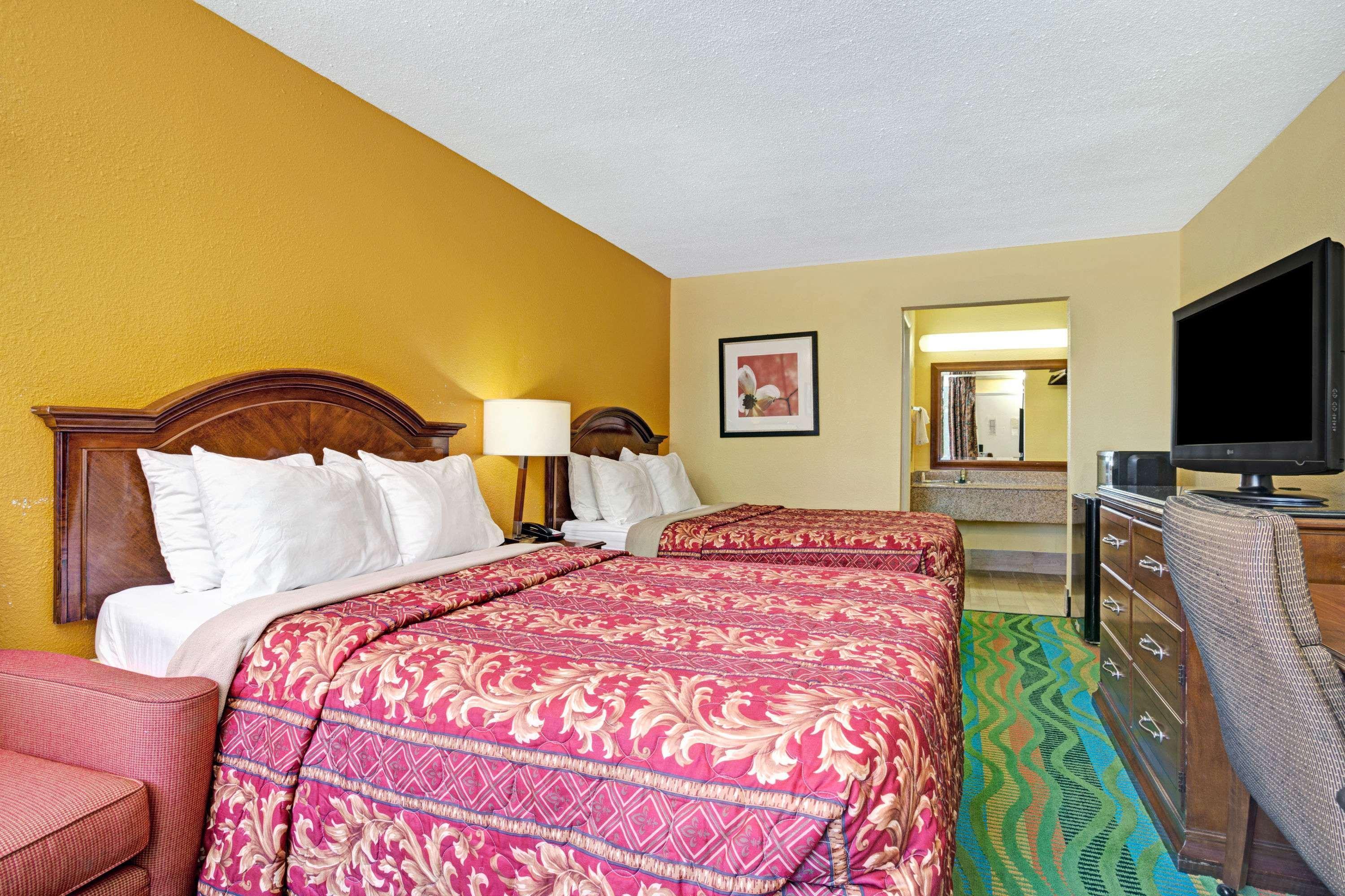 Days Inn By Wyndham Norfolk Military Circle Eksteriør billede