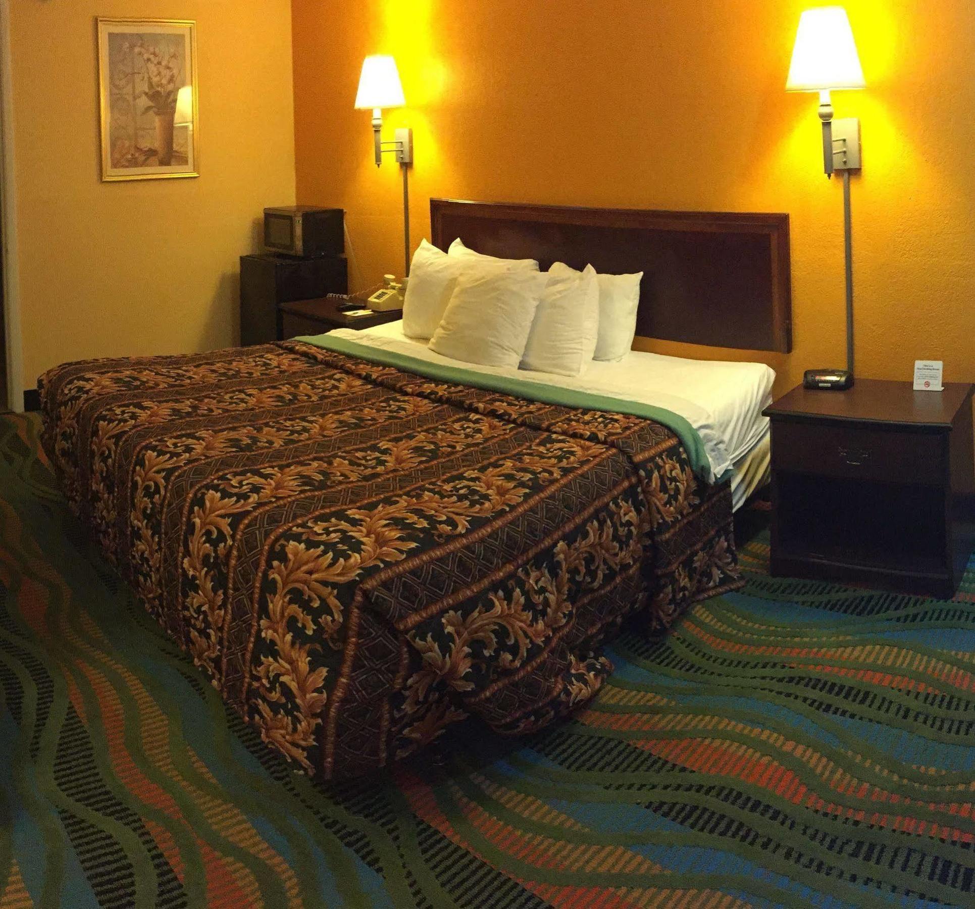 Days Inn By Wyndham Norfolk Military Circle Eksteriør billede