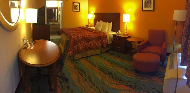 Days Inn By Wyndham Norfolk Military Circle Eksteriør billede